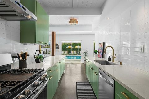 Tiny photo for 633 S Canon Drive, Palm Springs, CA 92264 (MLS # 219134711PS)