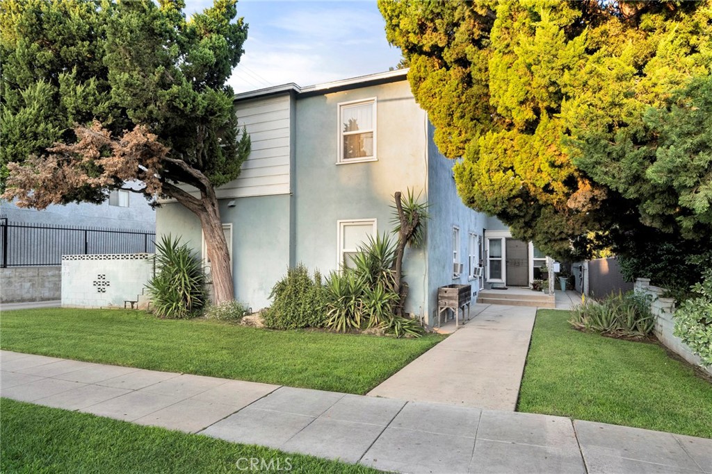 1608 Grismer Avenue