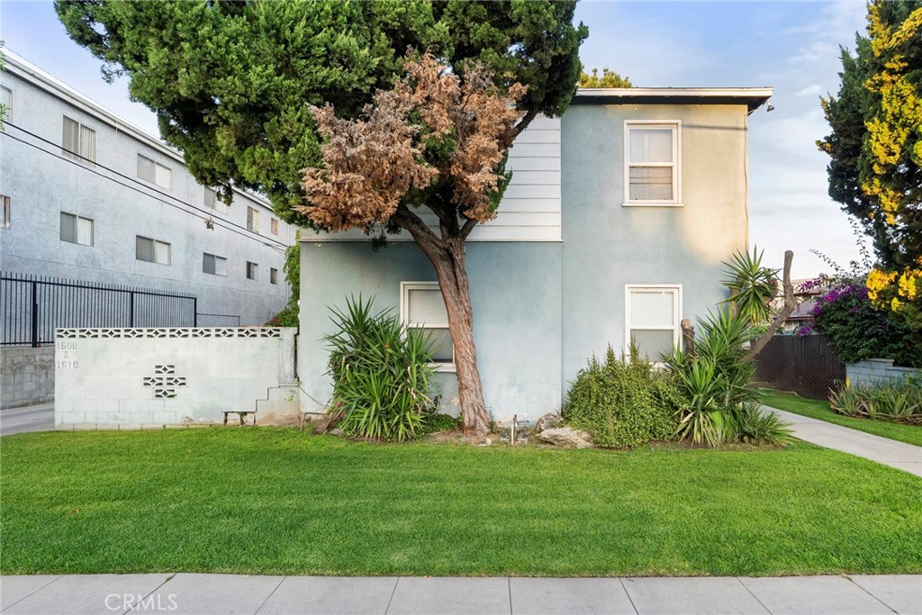 1608 Grismer Avenue