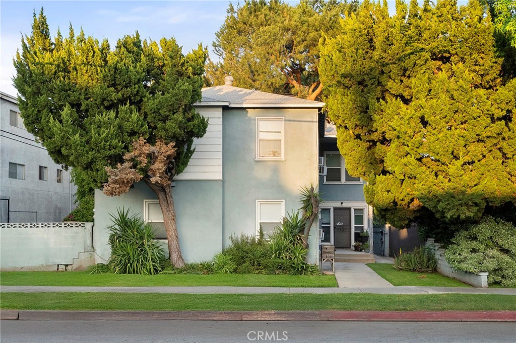 1608 Grismer Avenue