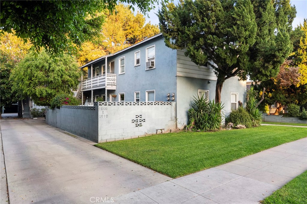 1608 Grismer Avenue