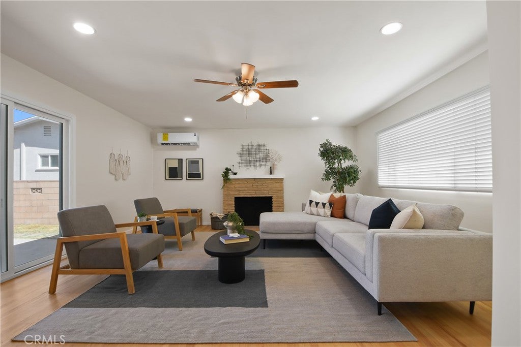 1125 E Thackery