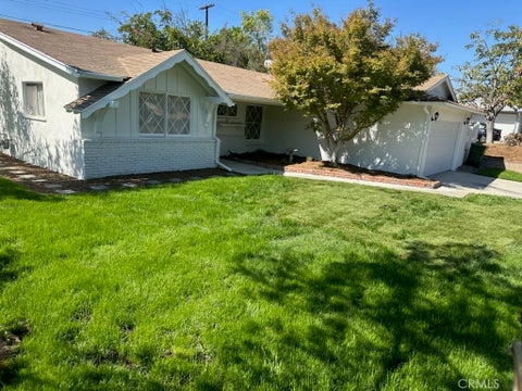 Photo of 6141 Dalecrest Avenue, Woodland Hills, CA 91367 (MLS # SR26134834)