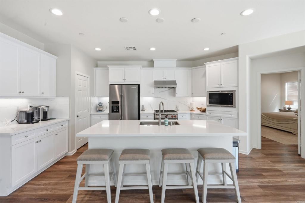 1354 Topanga