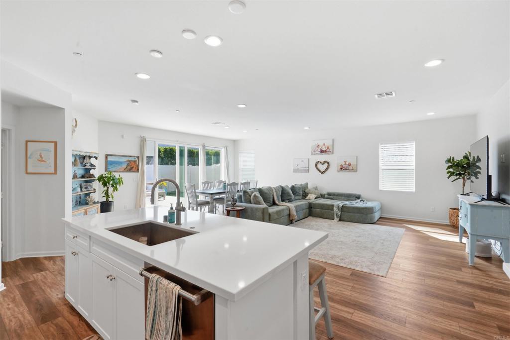 1354 Topanga
