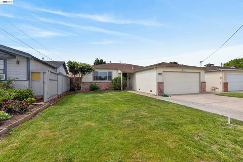 Photo of 15753 Via Sonata, San Lorenzo, CA 94580 (MLS # 41131415)