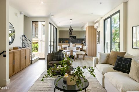 Photo of 508 N Sycamore Avenue, Los Angeles, CA 90036 (MLS # P1-26386)