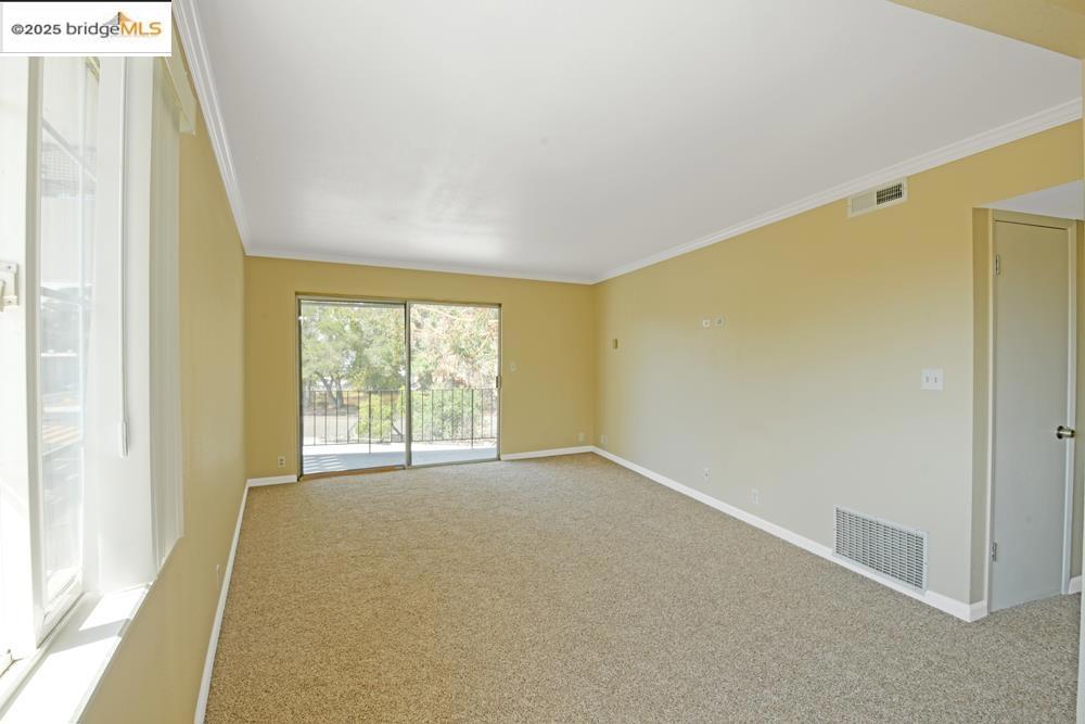 E OAKLAND - Residential Income