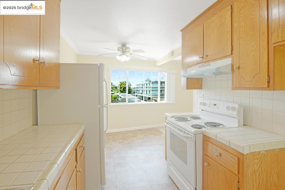 E OAKLAND - Residential Income