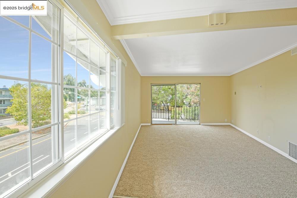 E OAKLAND - Residential Income
