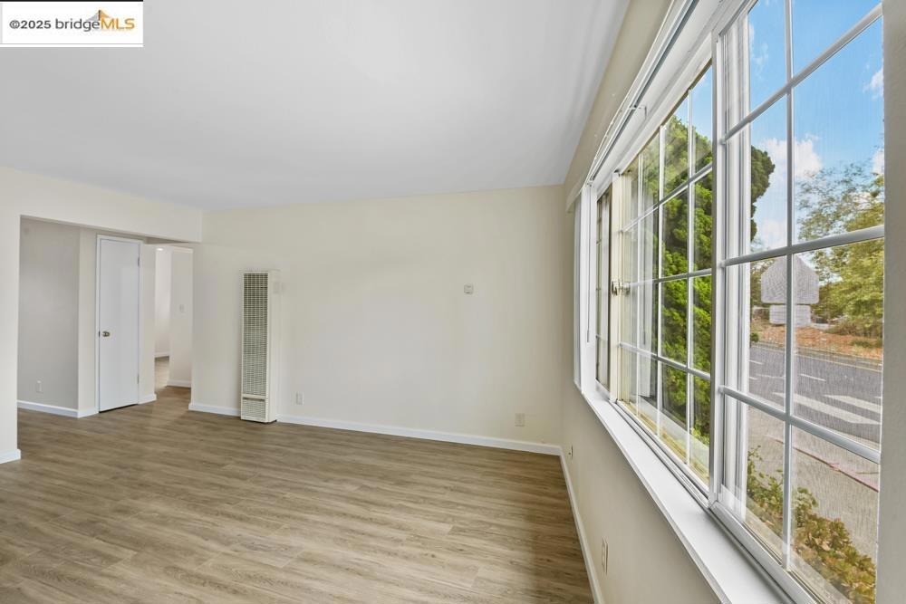 E OAKLAND - Residential Income