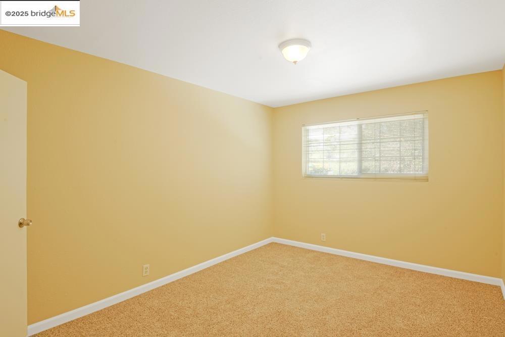 E OAKLAND - Residential Income