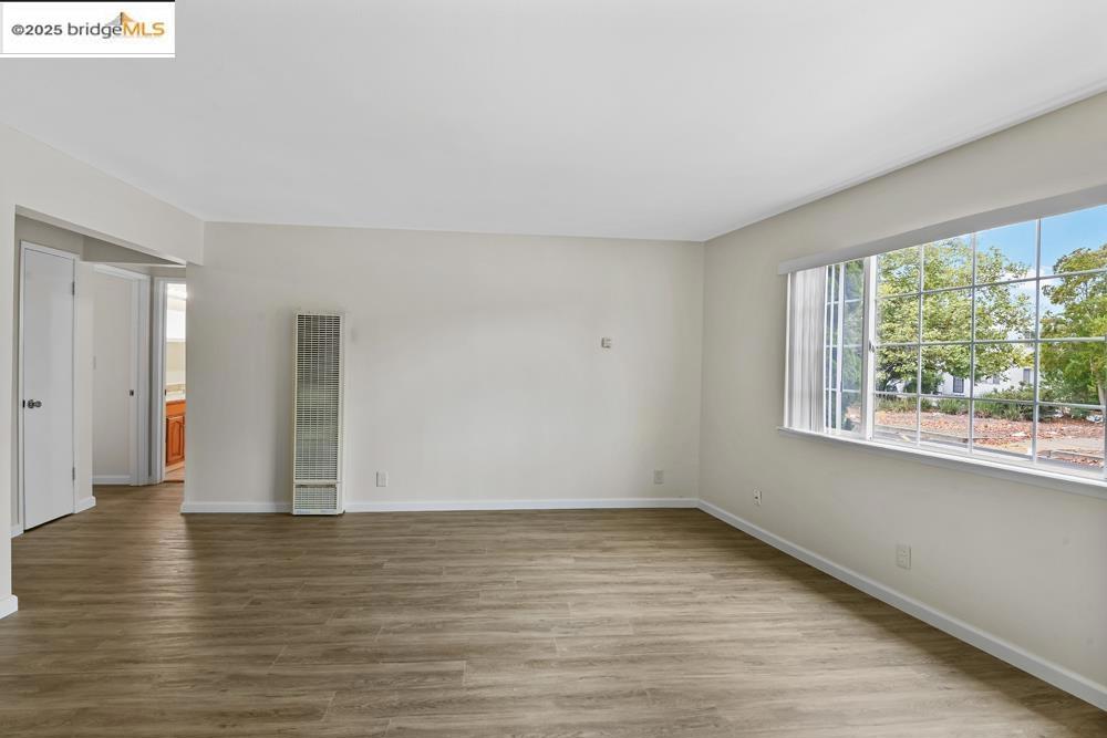 E OAKLAND - Residential Income