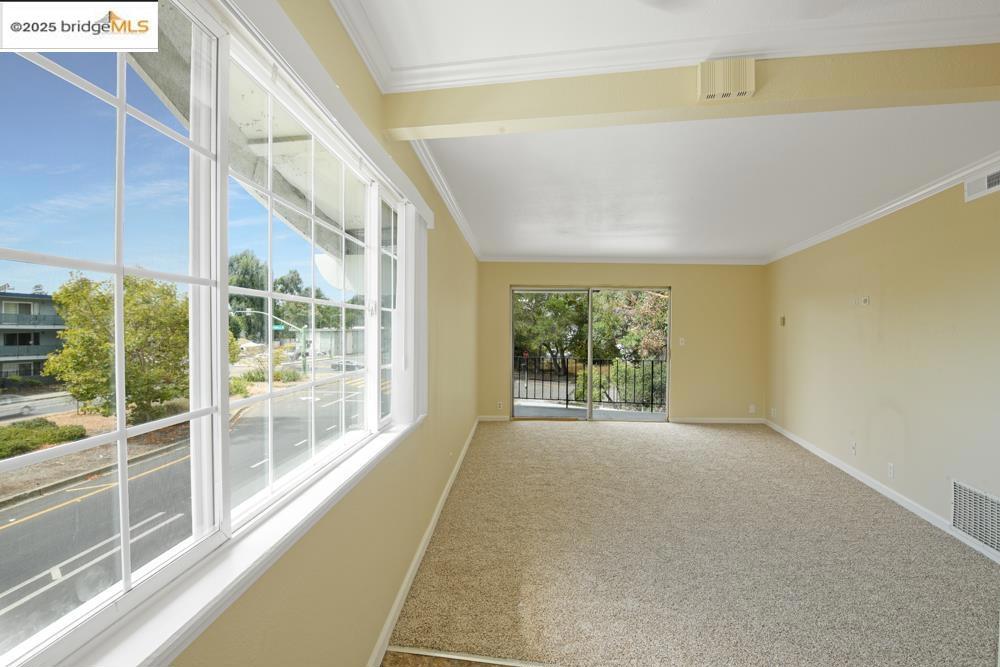 E OAKLAND - Residential Income