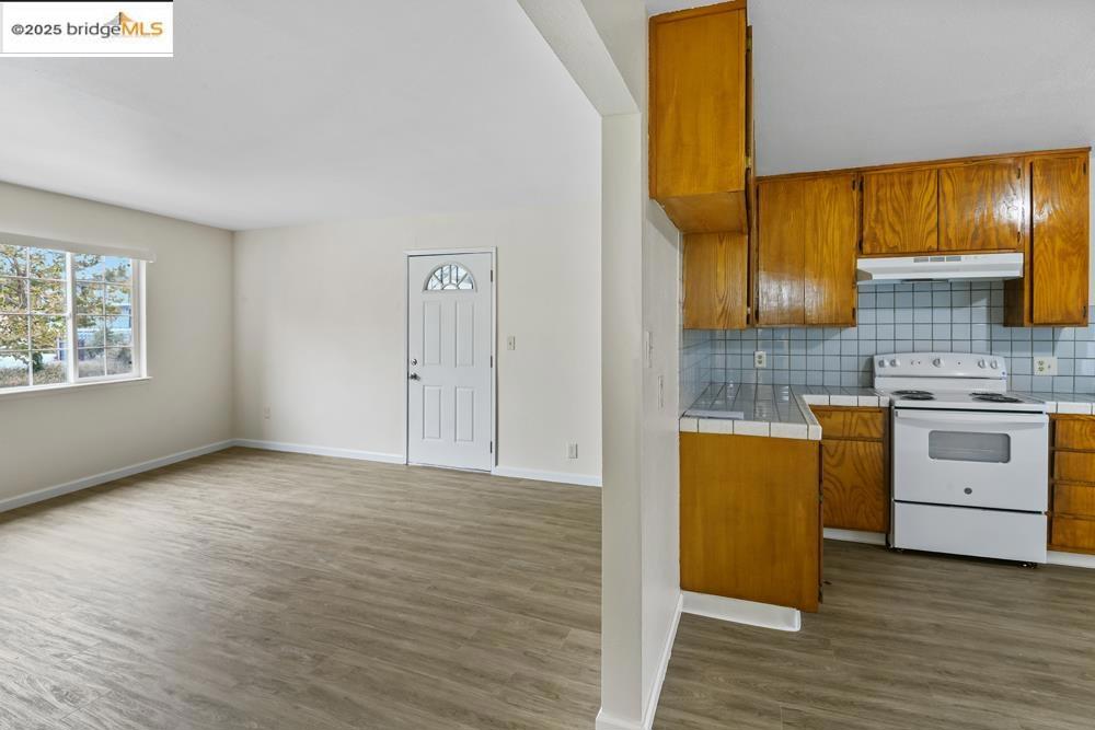 E OAKLAND - Residential Income