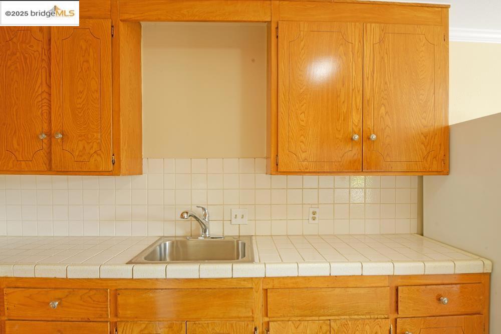 E OAKLAND - Residential Income