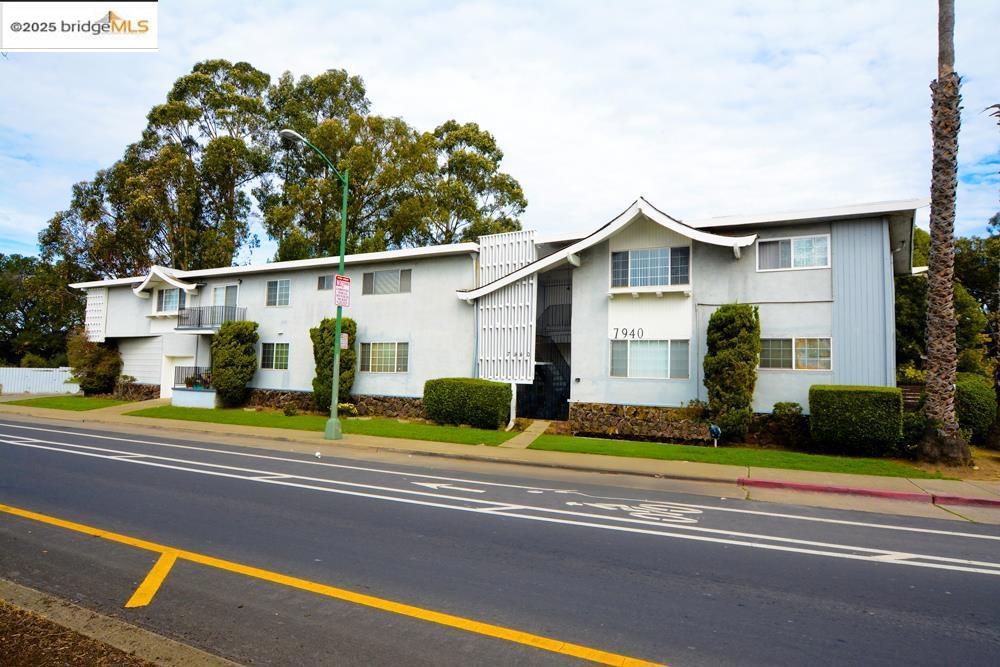 E OAKLAND - Residential Income