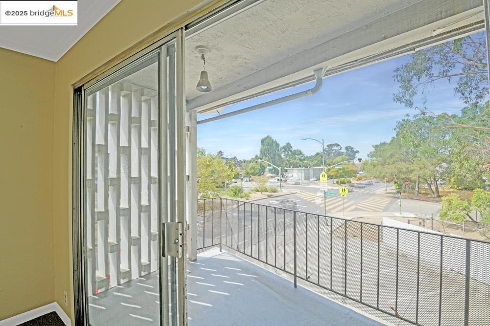 E OAKLAND - Residential Income
