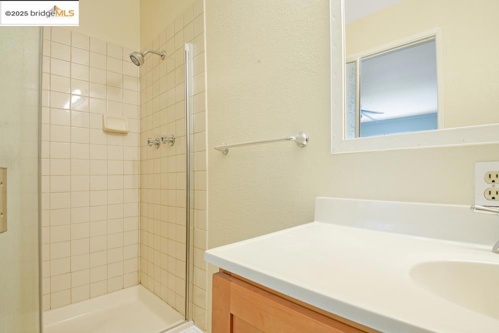 E OAKLAND - Residential Income