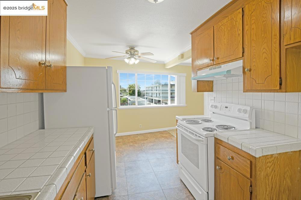 E OAKLAND - Residential Income