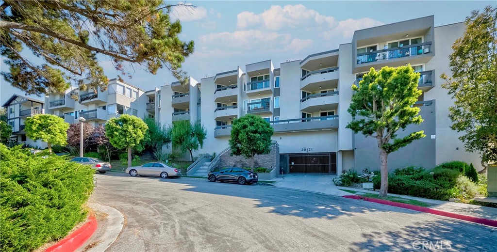 Excellent Opportunity to own a property in Palos Verdes!
Well-maintained top floor 1-bedroom, 1-bathroom condo in Palos Verdes Penthouse HOA offering 758 sq. ft. in the heart of the Peninsula. Occupied by family members for years, this home boasts a quiet interior location with views of the community pool.
The open living room features floor-to-ceiling windows, a cozy fireplace, and an adjacent dining area with ceiling fan. Step through the glass sliding door onto the balcony overlooking the pool. The kitchen offers ample space with wood cabinetry. Spacious bathroom features a wide vanity suitable for seating and a bathtub.
The good-sized bedroom includes a private balcony, walk-in closet, and storage cabinets.
Additional amenities include subterranean garage parking with private storage, community pool, and recreation room. Conveniently located near Peninsula Center for shopping, dining, and entertainment, all within the award-winning Peninsula Unified School District.