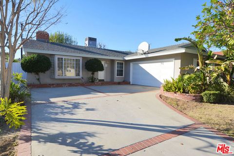 Photo of 9321 Donna Avenue, Northridge, CA 91324 (MLS # 26642767)