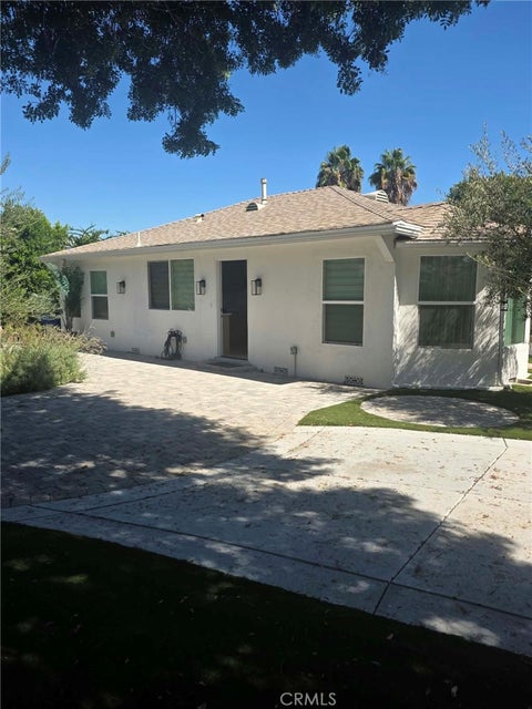 Photo of 524 S Astell Ave, West Covina, CA 91790 (MLS # DW26215290)