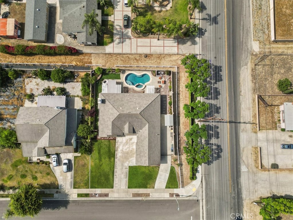 1563 W Tropicana Street