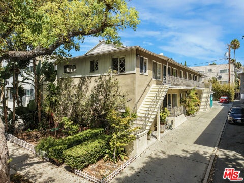 Photo of 7627 Hampton Avenue, West Hollywood, CA 90046 (MLS # 26910637)