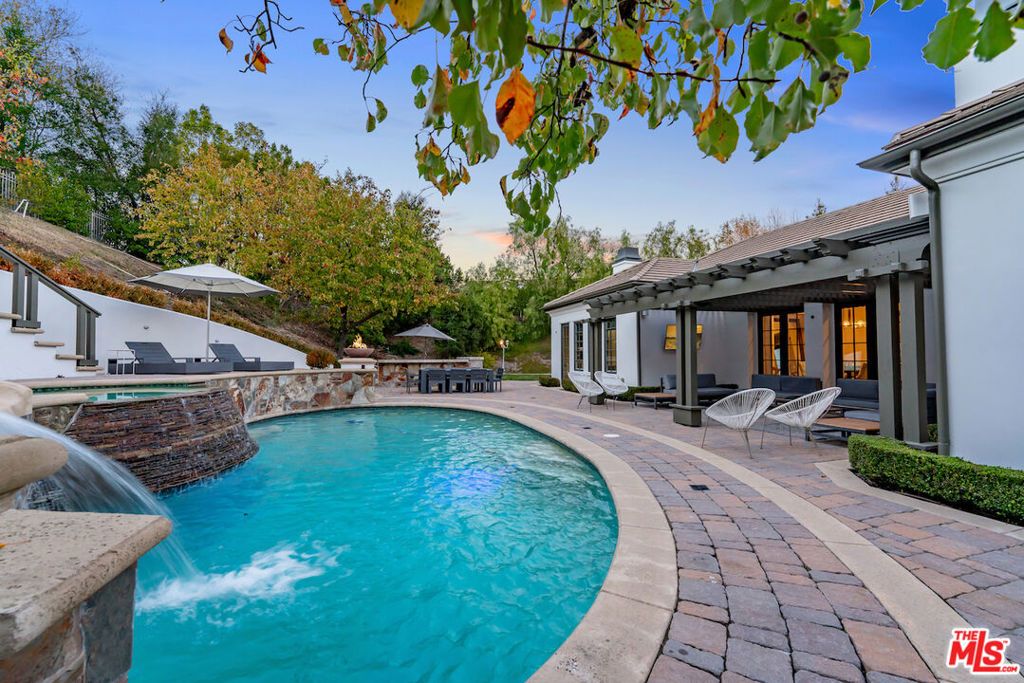 Photo of 25400 Prado De Las Peras, Calabasas, CA 91302 (MLS # 26725709)