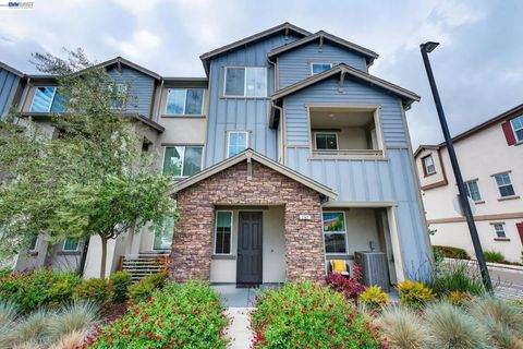 Photo of 241 N N St St, Livermore, CA 94551 (MLS # 41129065)