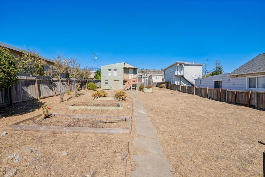 728 Commercial Avenue