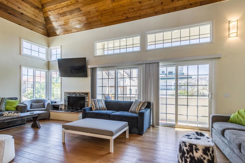 728 Jamaica Ct