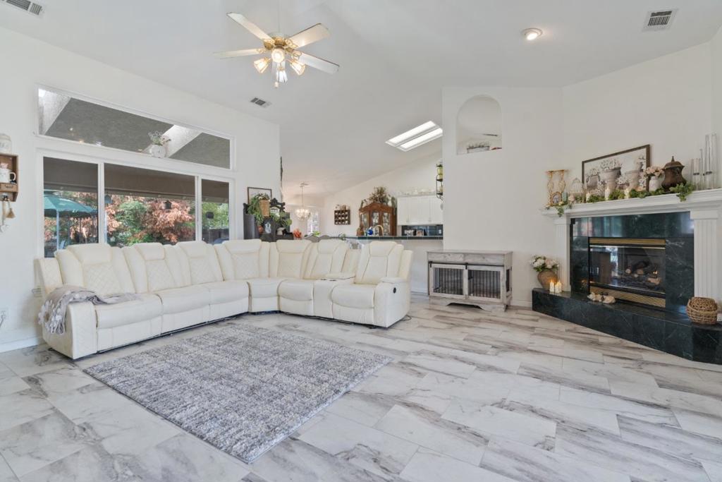 Properties 4 2920 Aspen Glow Lane