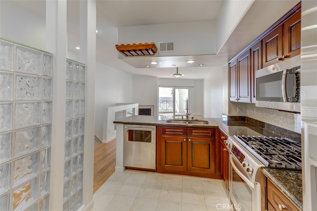 200 Pacific Coast Highway 322