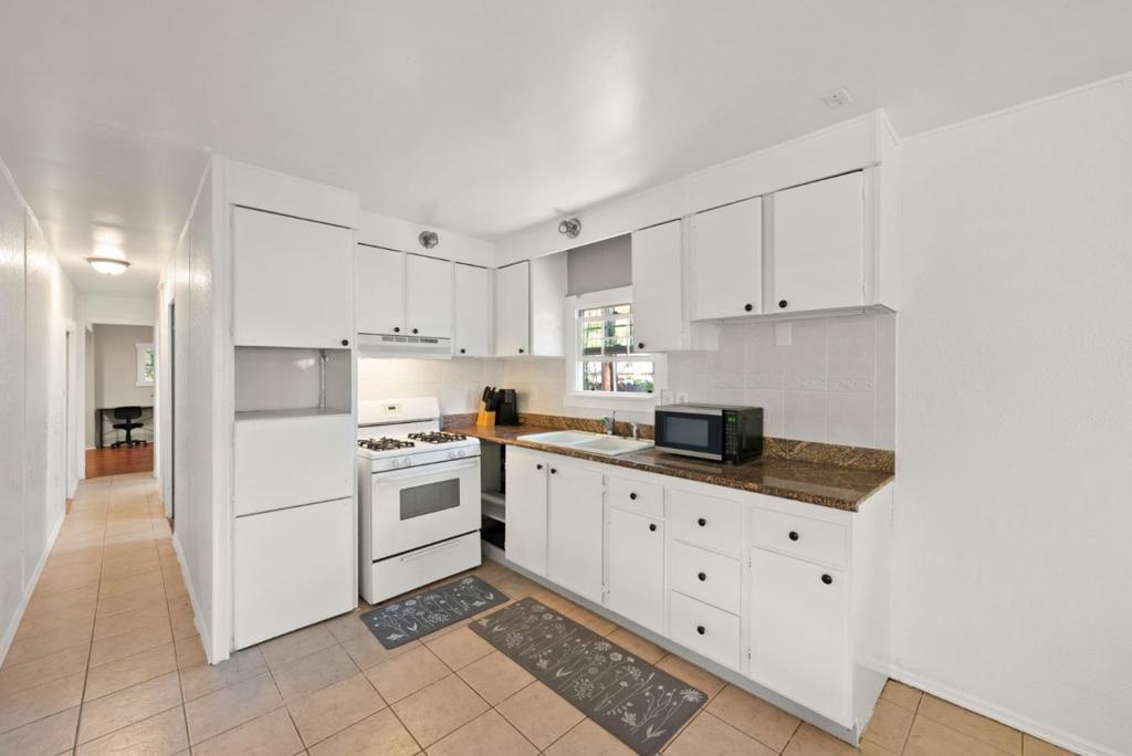 6726 Lakeshore Boulevard