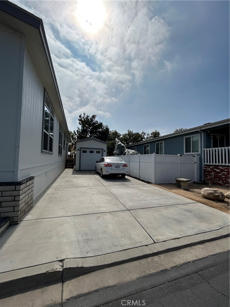 10550 Western Avenue 32