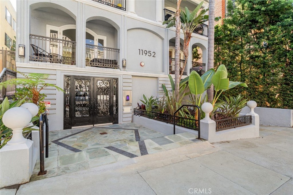 11952 Montana Ave, #203