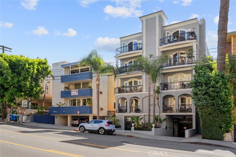 Photo of 11952 Montana Ave, #203 AVE, Brentwood, CA 90049 (MLS # SR26209593)
