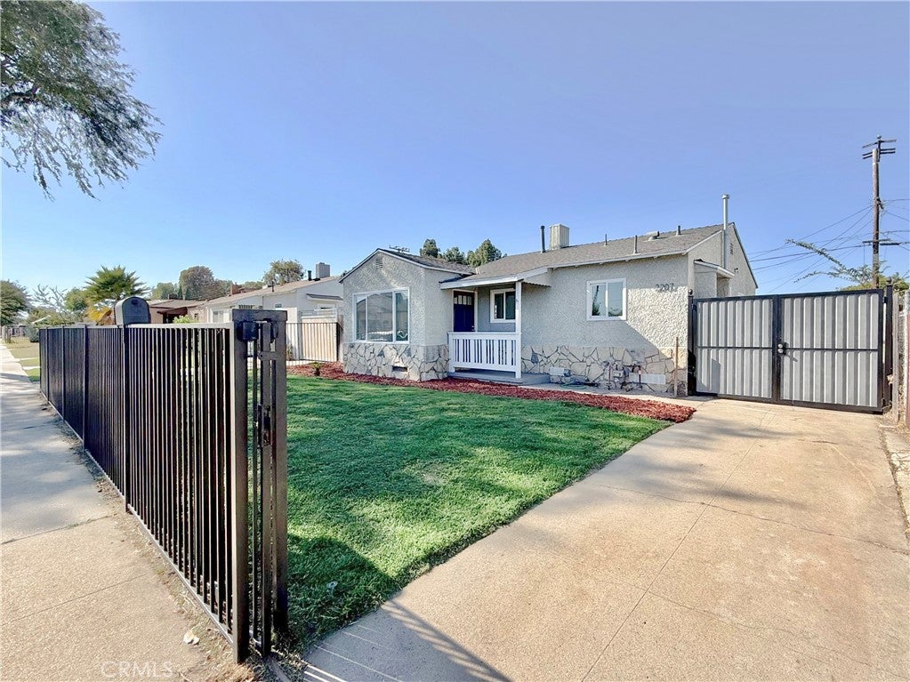 2207 W 132ND