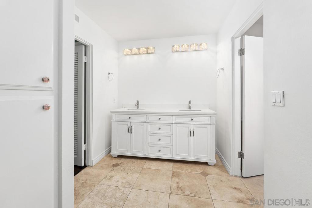 La Costa - Residential