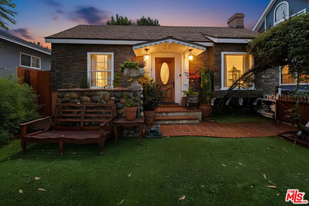 2558 Torrance Boulevard