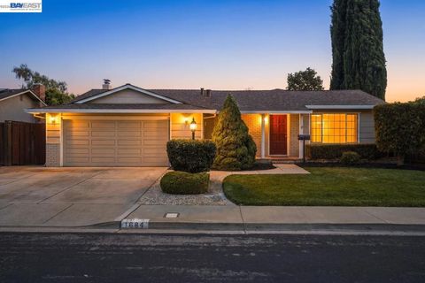 Photo of 1684 Ramblewood Way WAY, Pleasanton, CA 94566 (MLS # 41137642)