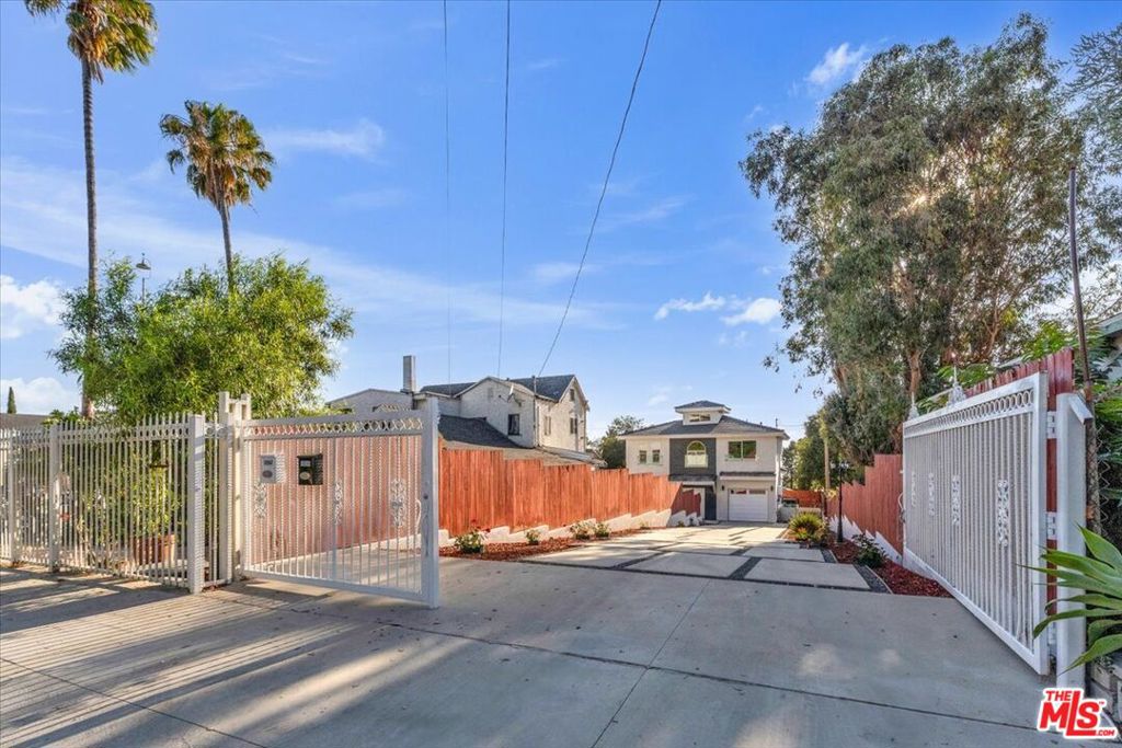 10347 Hillhaven Avenue