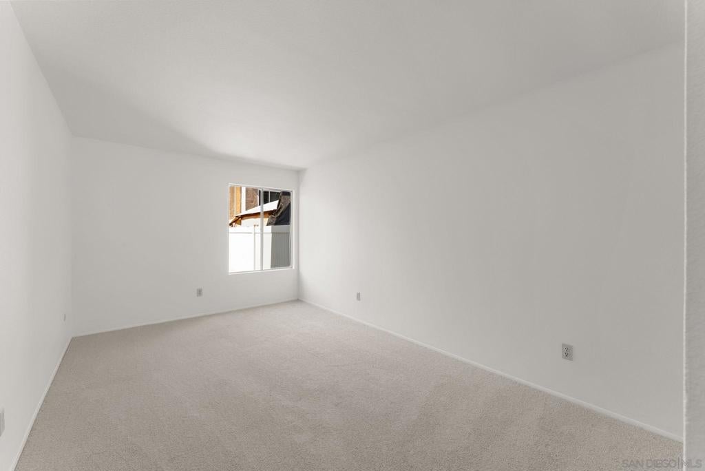 8034 Linda Vista 1Q