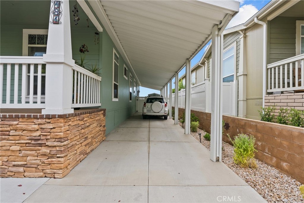 15455 Glenoaks 481