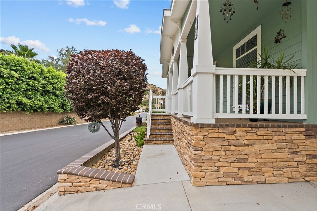 15455 Glenoaks 481