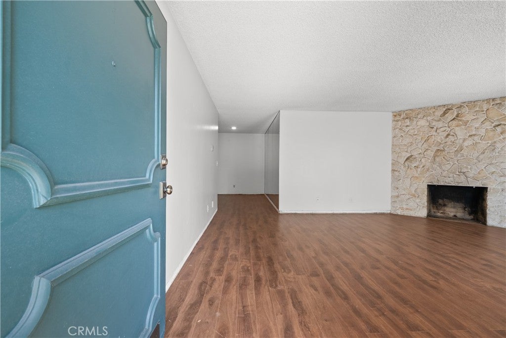723 E Tujunga Avenue