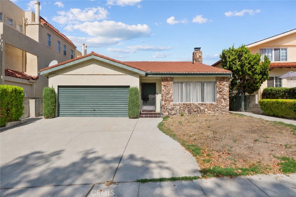723 E Tujunga Avenue
