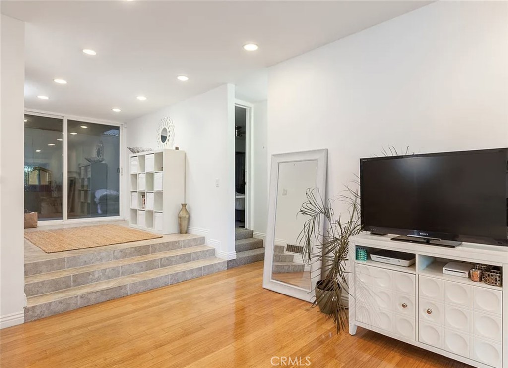 Properties 2 3625 Fredonia Drive 4